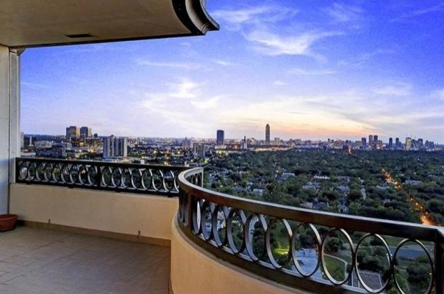 3 bedroom Apartment For Sale: 2121..