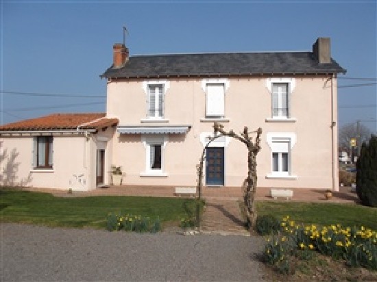 4 Bedroom House only 5 Minutes From..