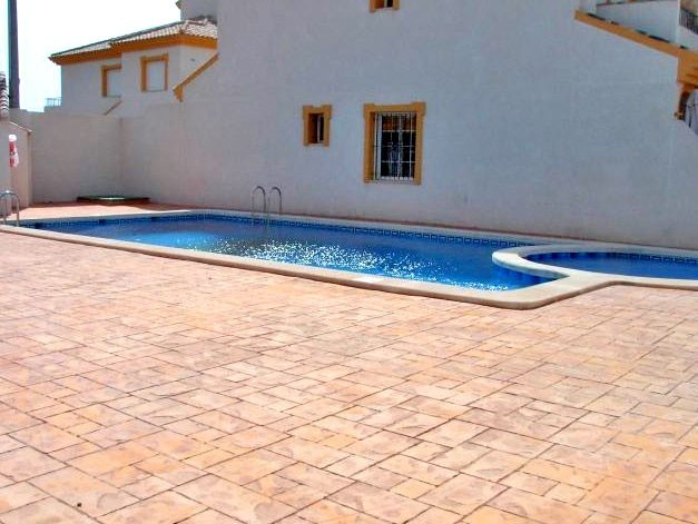 3 Bed 2 Bath Townhouse with Communal.. - 2