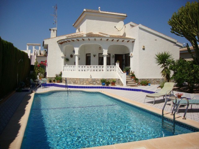 3 Bedrooms - Villa - Alicante - For Sale