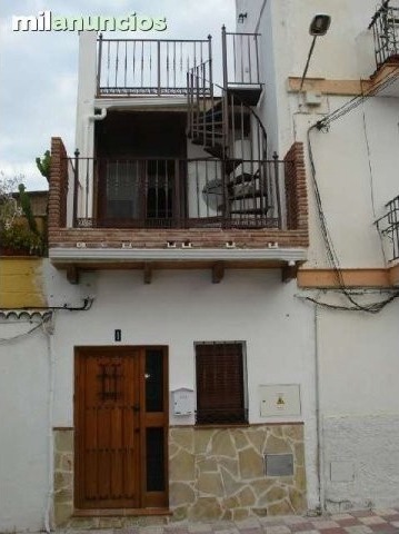 3 Bed Town House for sale in Alhaurin.. - 2