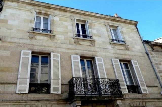 6 bedroom Town House For Sale: 33000..