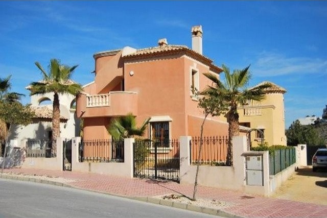 2 Bedrooms - Villa - Alicante - For Sale