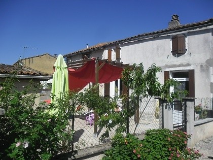 Country property close to shops