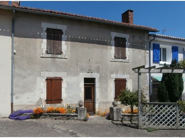 EC0123me Village House to modernise - 2