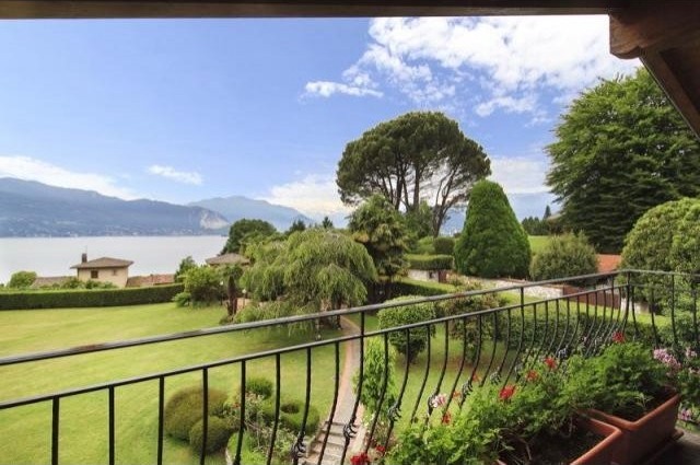 5 bedroom Villa For Sale: Laveno..