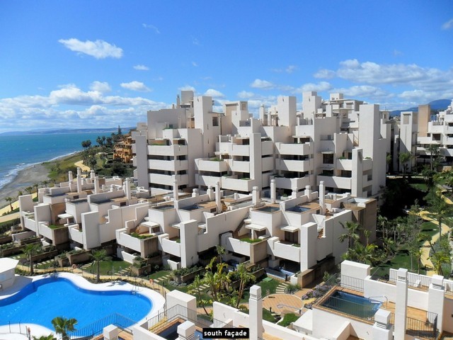 Apartment for sale in East Estepona..