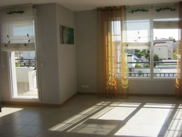 Spacious apartment set on a great.. - 2