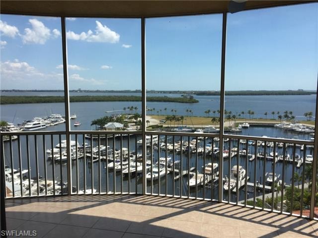 3 bedroom Condominium For Sale: Cape..