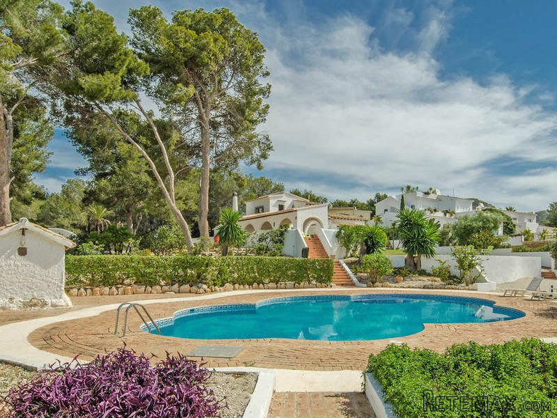 7 Bedrooms - Villa - Alicante - For Sale