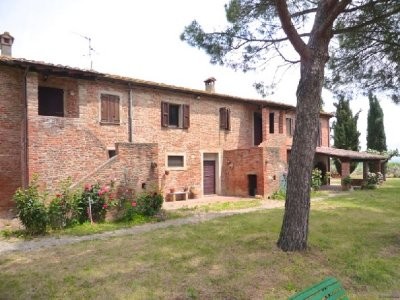 Umbrian Farmhouse With 6 Apartments