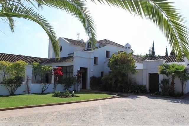 6 Bedrooms - Villa - Malaga - For Sale