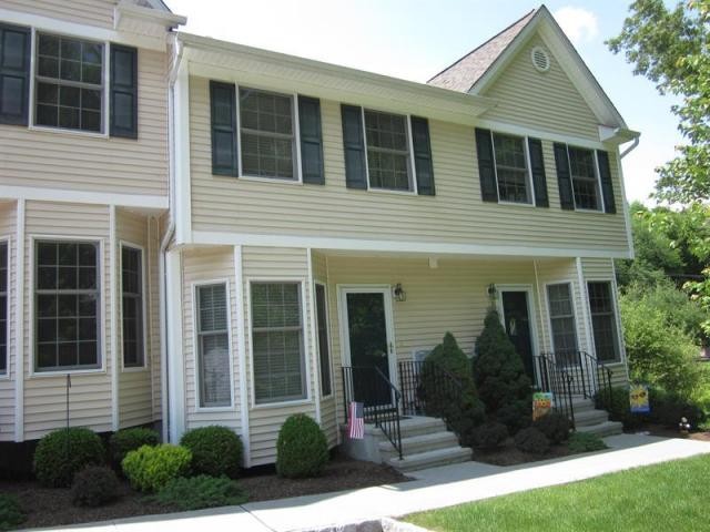 2 bedroom Condominium For Sale: Carmel..