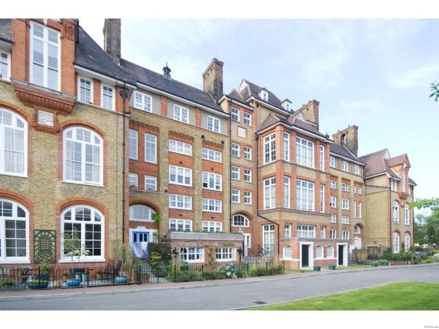 Lansdowne Drive, E8