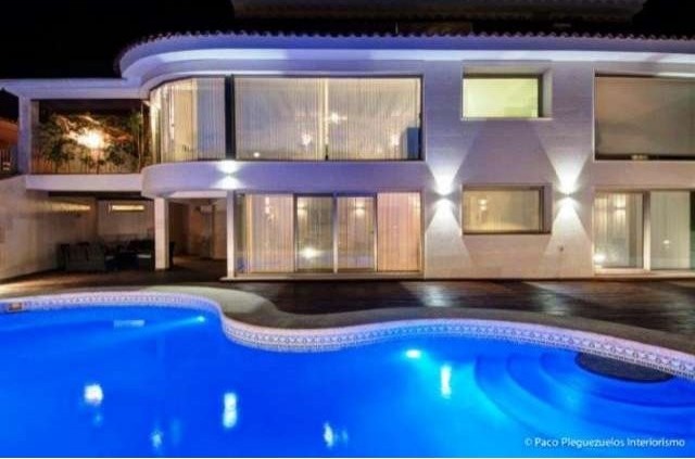 INCREDIBLE Luxury Villa