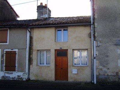 Renovated Townhouse Within Walking..