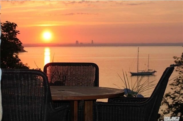 174 15th Ave Sea Cliff, NY 11579