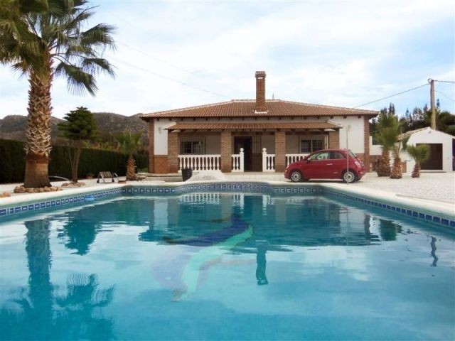 Villa - Very spacious detached house..