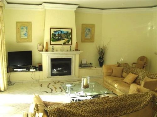 Very attractive property set on a.. - 2