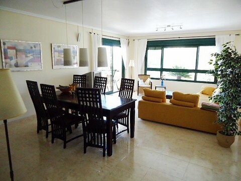A SPACIOUS 2 BED GOLF APARTMENT - 2