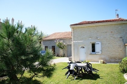 Pretty country property with garden