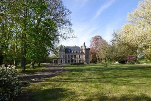 8 bedroom Castle For Sale: 02800 SAINT.. - 2