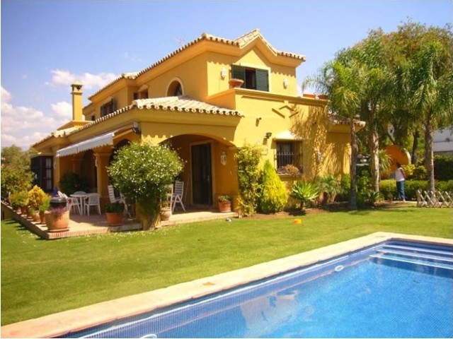 4 Bedrooms - Villa - Malaga - For Sale