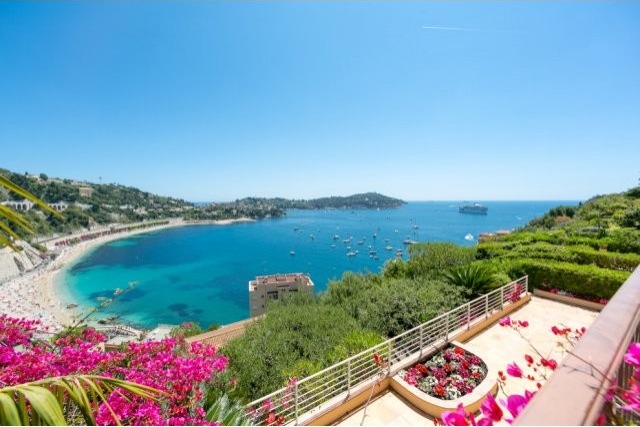 Outstanding 3 bed duplex apartment, in..