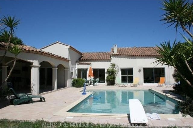 4 bedroom Villa For Sale: 34110..