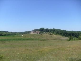 Situated On Hilltop, In A Very Quiet.. - 2