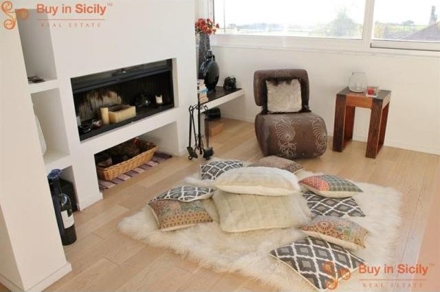 1 bedroom Apartment For Sale: Via Reno..