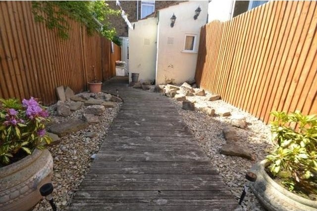 2 bedroom house in SHEERNESS - 2