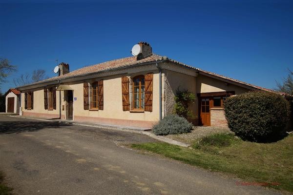 Nr Beaumont de Lomagne (82) - For sale:..