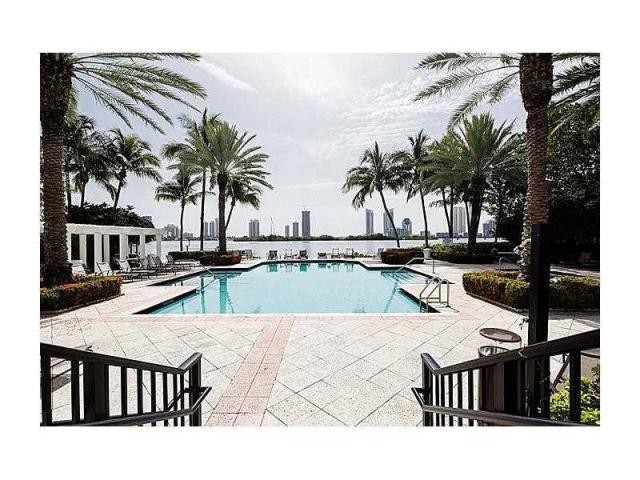 1 bedroom Flat For Sale: 3255 NE 184 ST.. - 2