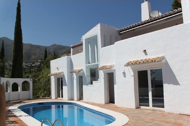4 Bedrooms - Villa - Malaga - For Sale