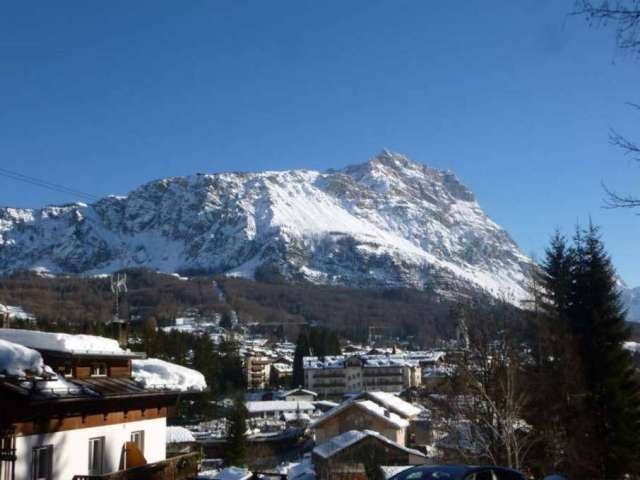 CORTINA D'AMPEZZO, A SPLENDID CHALET