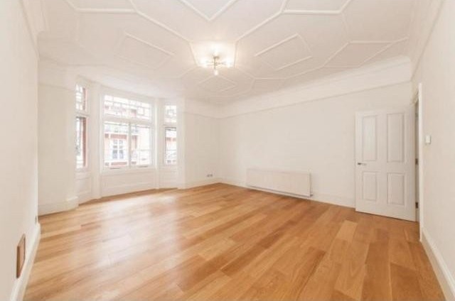 3 Bedrooms - Apartment - London - For..