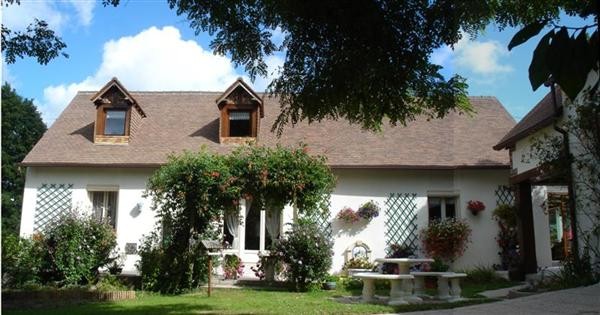Nicely Presented Family Home With Pool