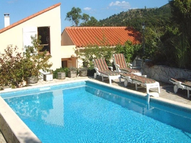 Tres Belle Villa Avec Gite, Terrain..