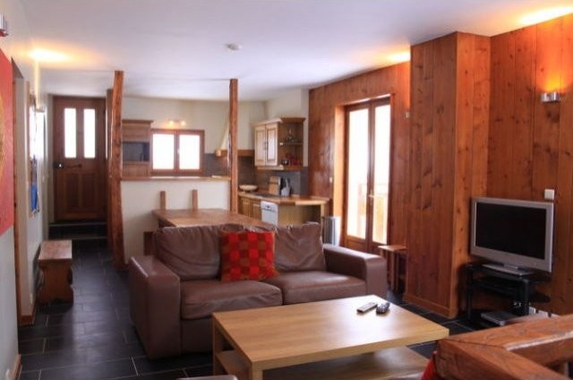 Superb 4 bedroom apartment, 5 minute..