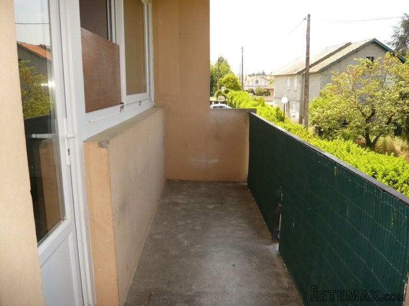 APS2987 One bed second floor apartment..