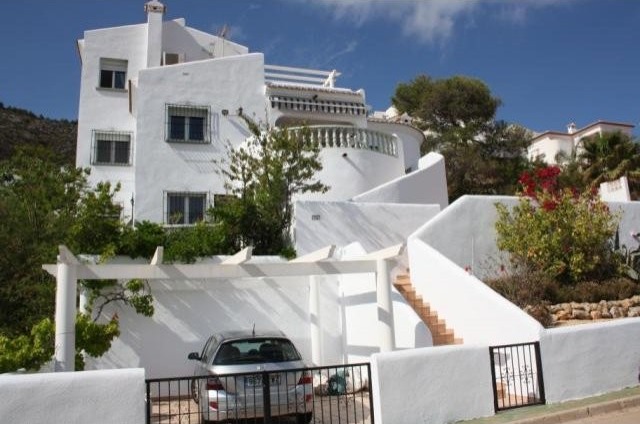 4 Bedrooms - Villa - Alicante - For Sale