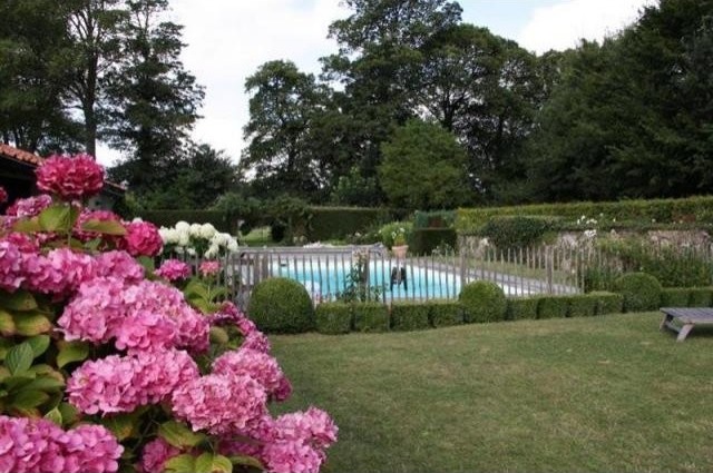 9 bedroom House For Sale: 62170.. - 2