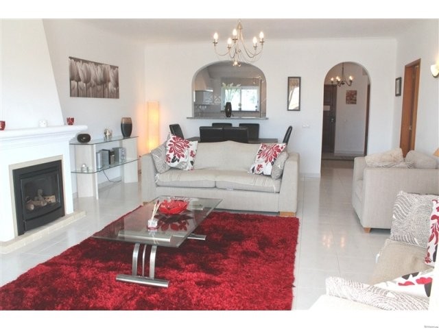 SUPERB TWO BEDROOM APARTMENT WITH SEA..