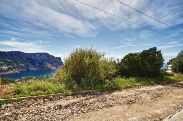 Plot with spectacular sea views - 2