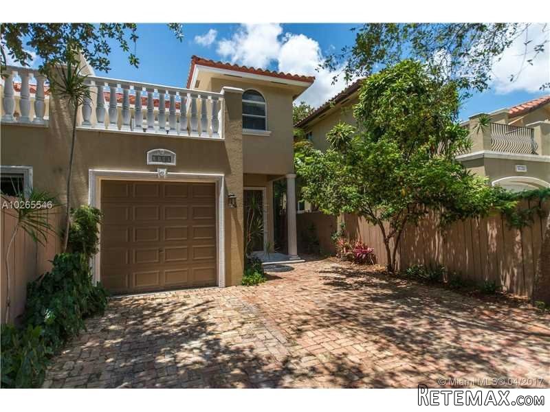 3 bedroom Town House For Sale: 3180..
