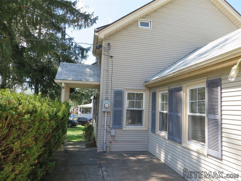 2 bedroom House For Sale: 11 Broadway.. - 2