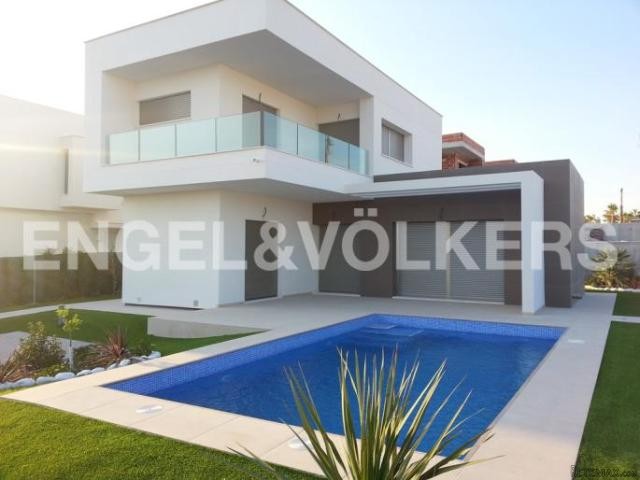 LAST VILLAS IN GOLF COURSE NEW BUILT