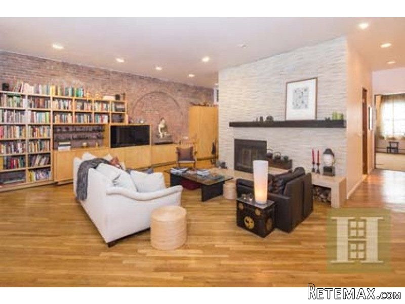 2 bedroom Property For Sale: PRIME JAY..