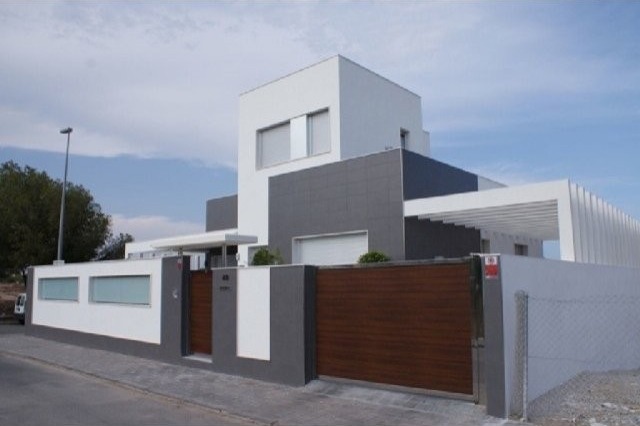 MODERN DESIGNED VILLA